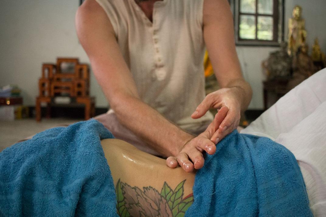 Picture of a Chi Nei Tsang treatment